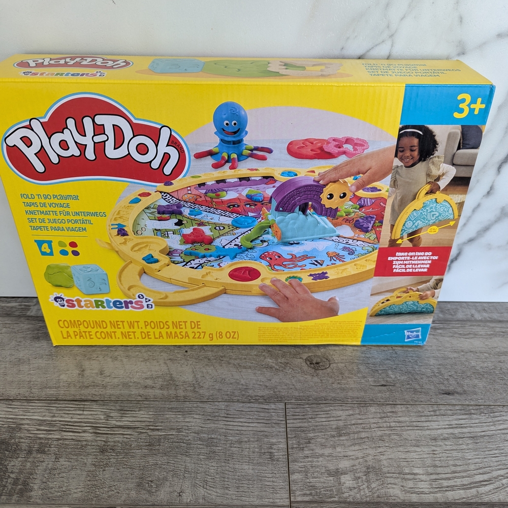 Play-Doh Starter Set with Yellow and Blue Play Mat